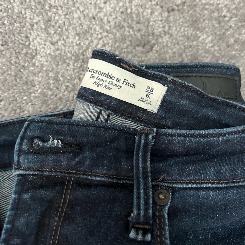 Abercrombie Super Skinny High Rise 6 Long Jeans. Dark wash